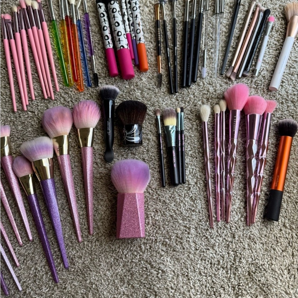 Assorted Makeup Brush Set - Picture 3 of 3